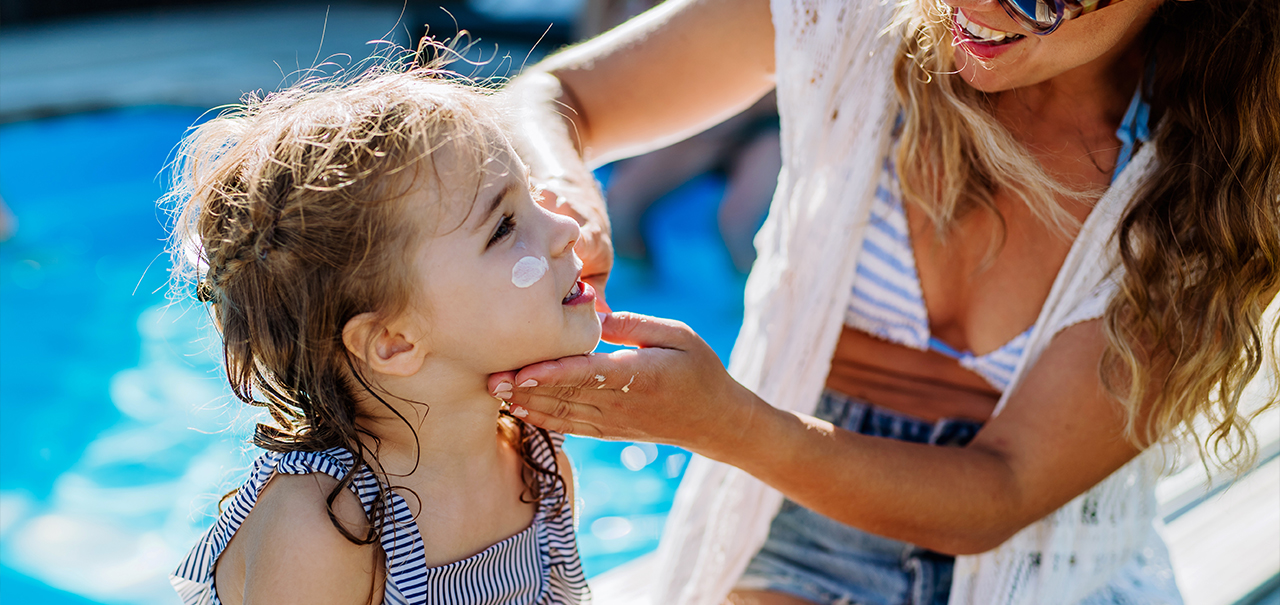 Geschützt im Sommer – Sonnencreme, Hautcheck & Co. ©stock.adobe.com ValentinValkov