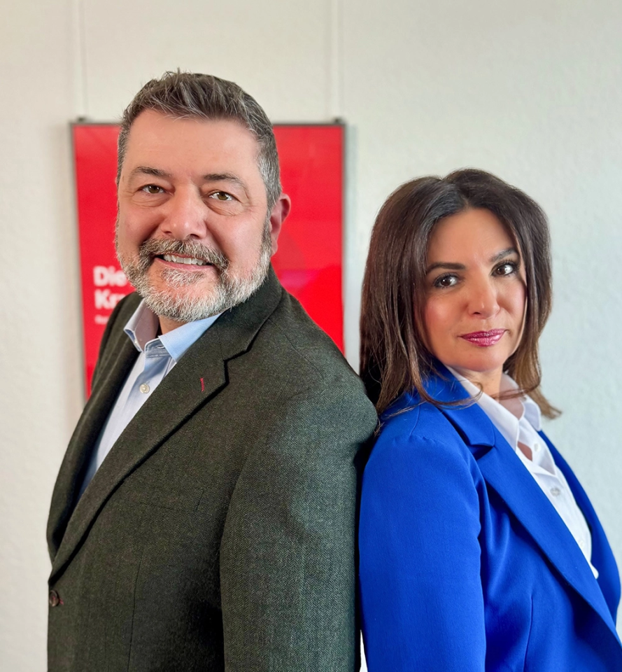 Das Bild zeigt den neuen Vorstand der energie-BKK Nurcan Dogru und Torsten Dette.