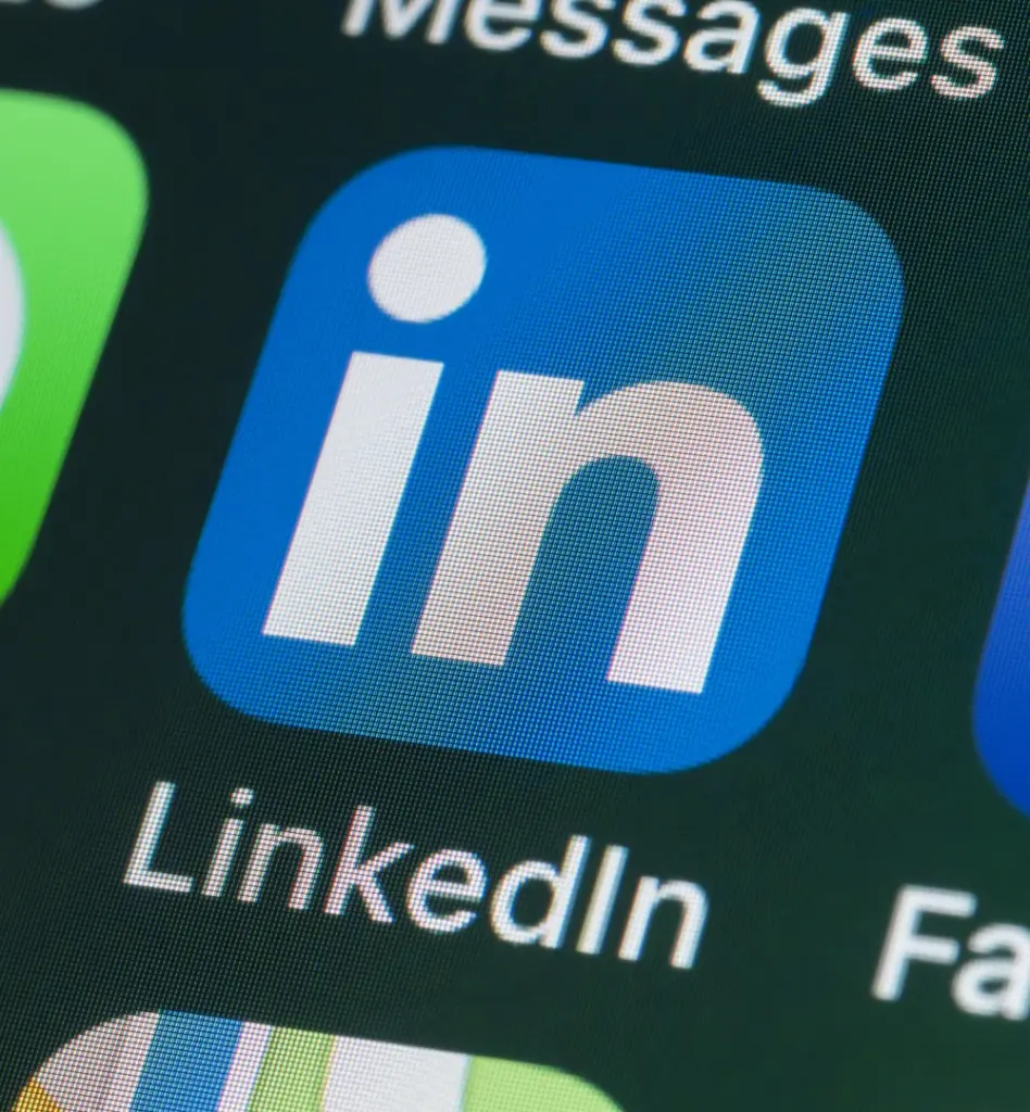 Auf dem Bild ist das Logo von LinkedIn zu sehen